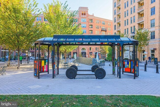 Building Photo - 3535 Chevy Chase Lake Dr