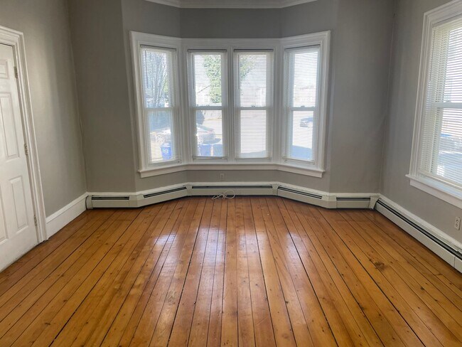 Building Photo - 128 Penn St