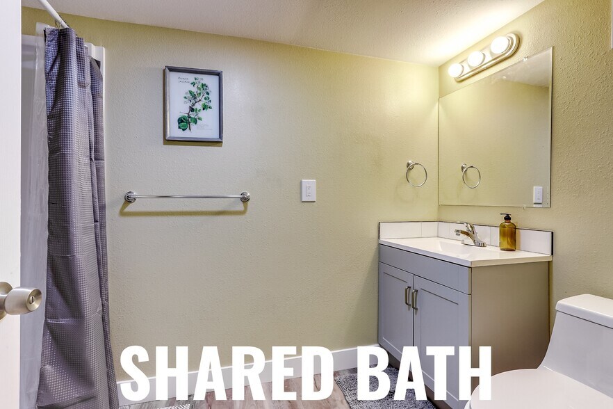 Building Photo - 15054 E Dartmouth Ave