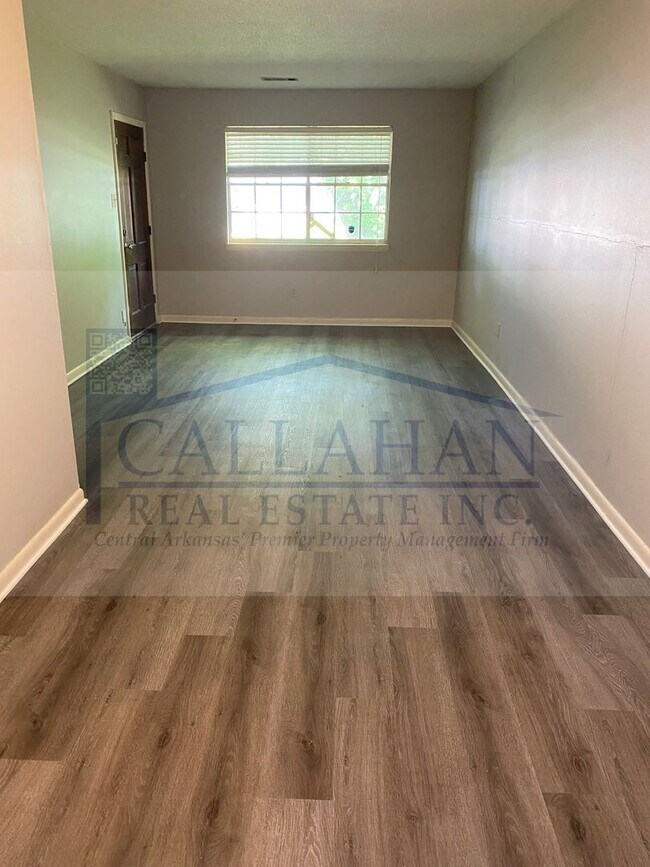 Building Photo - 8307 W Woodview Dr