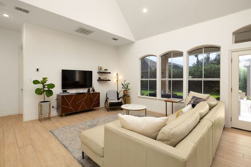 Building Photo - 3301 Santa Olivia St