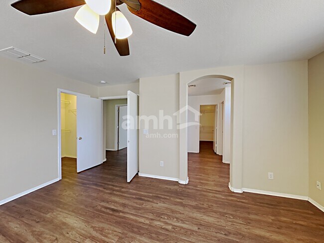 Building Photo - 1026 E Chambers St