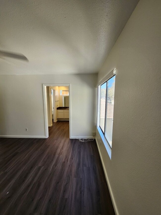 Building Photo - Beautiful 2-Bedroom Condo in Phillips Ranch