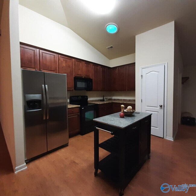 Building Photo - 160 Alderwood Dr