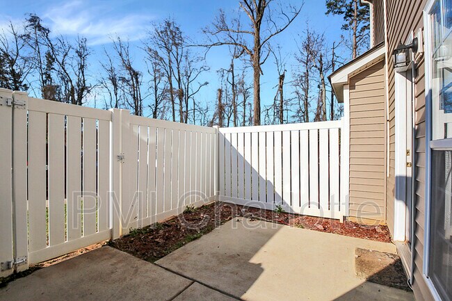 Building Photo - 1815 Butterfly Ln