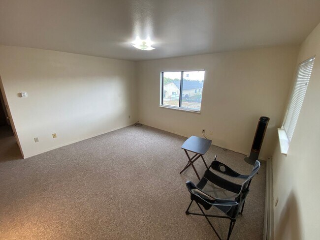 Building Photo - Top Corner, One Bedroom Apt in Bayfield