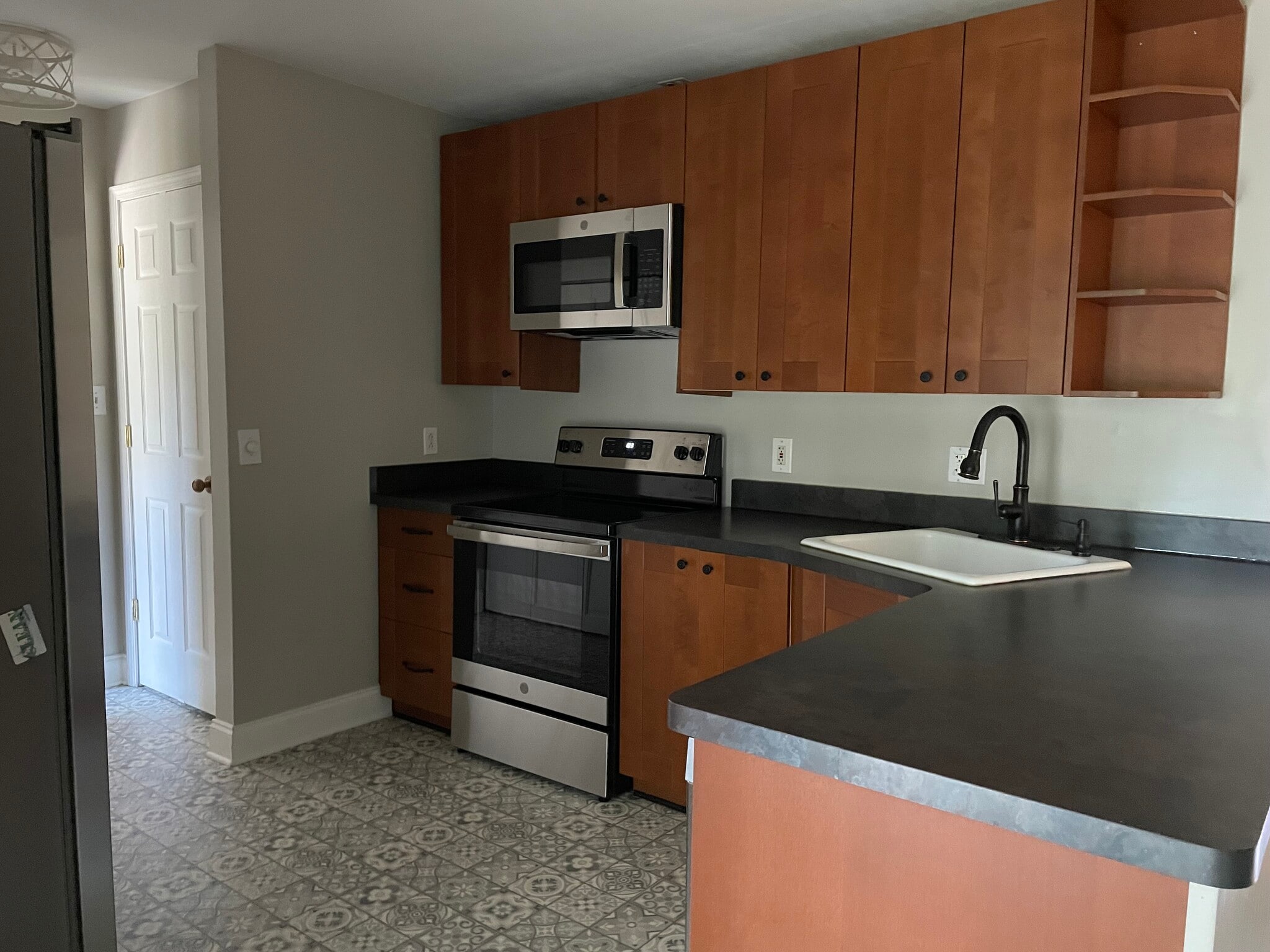 Building Photo - 956 Seville Dr