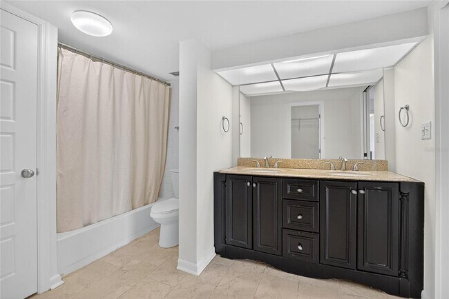 Building Photo - 13618 Greenfield Dr