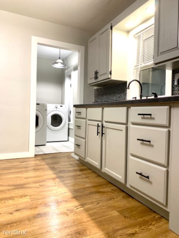 2 br, 1 bath Apartment 816 W. Winnebago St 816 W Winnebago St