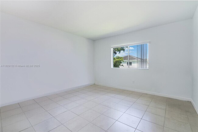 Building Photo - 383 NE 34th Terrace