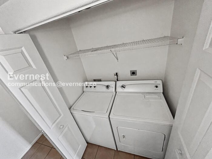 Building Photo - 5922 W Vegas Dr