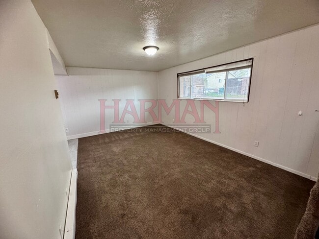 Building Photo - 1083 N 150 W