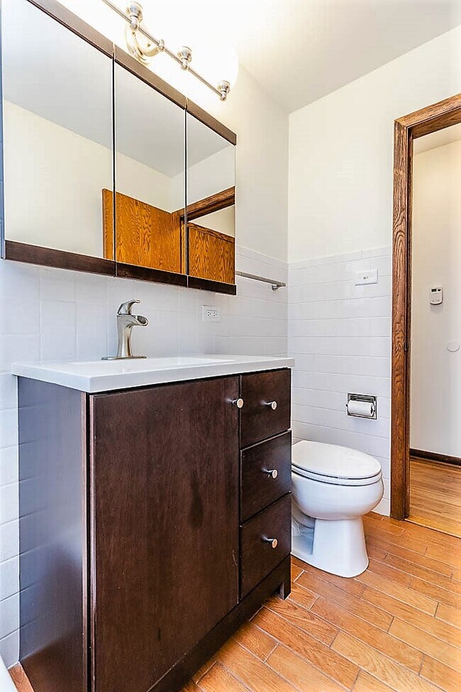 Building Photo - 5752 W Park Ave