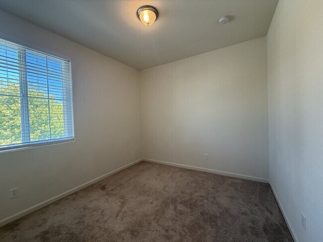 Building Photo - 3654 el Dala Ln