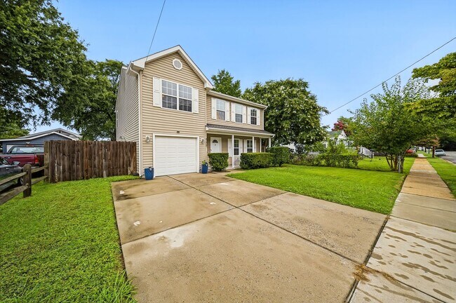 Building Photo - LARGE 4 BEDROOM HOME NEAR MILITARY BASE AND BAY