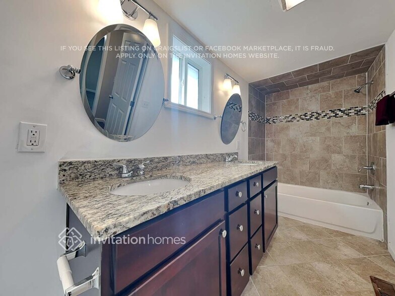 Building Photo - 142 Dahlgren St SE