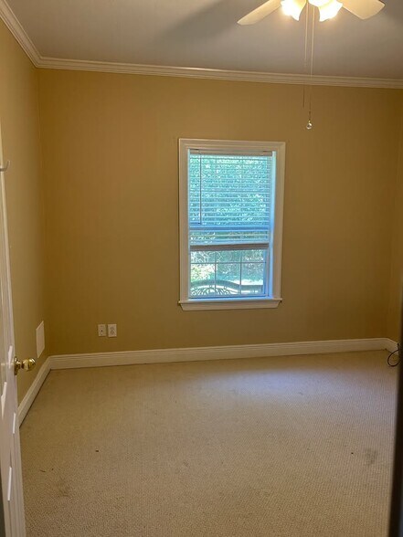 Building Photo - 29 Hillcrest Dr