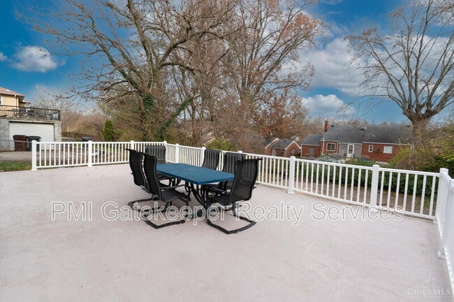 Building Photo - 5618 Leumas Rd