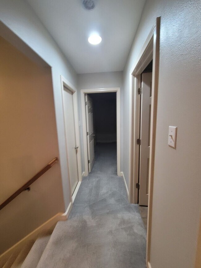 Building Photo - Home in Benton