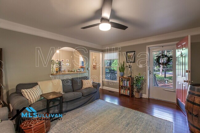 Building Photo - 5623 Lake Elton Rd