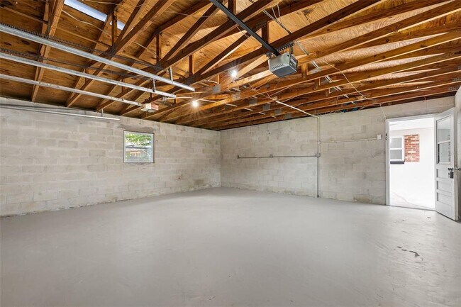 Building Photo - 930 Aultman Rd