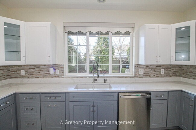 Building Photo - Beautiful and Modern Two-Story Home in Great Millcreek Location! 3 Bedrooms, 2.5 Bathrooms, Spaci...