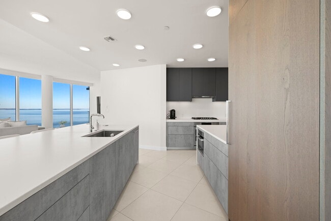 Building Photo - 2900 W Bay to Bay Blvd