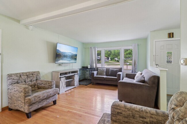 Building Photo - 2610 Killarney Dr
