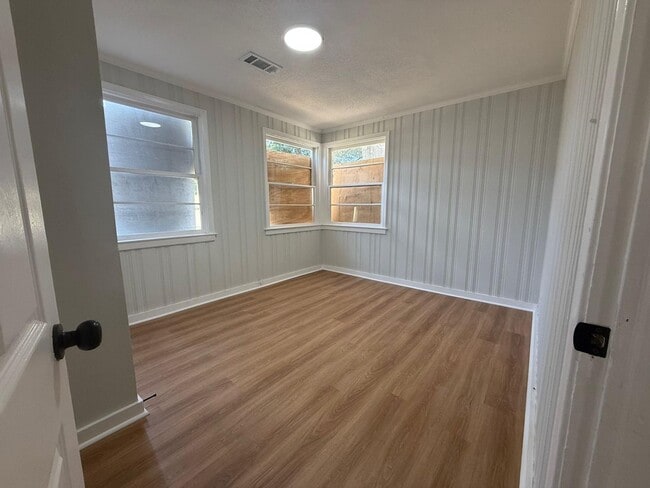 Building Photo - 2634 Highland Ave