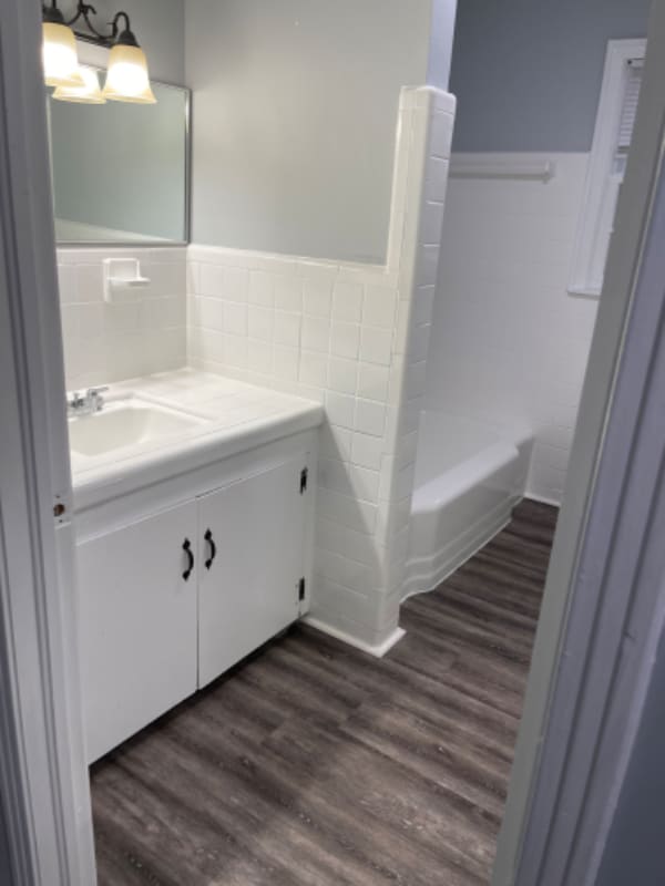 Building Photo - 2040 Alpine Dr