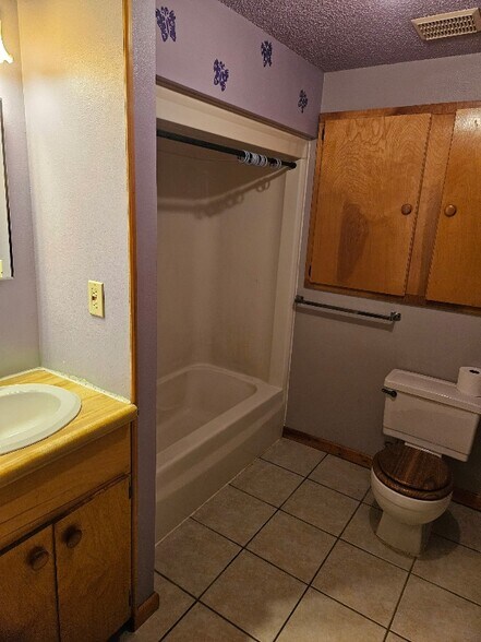 Building Photo - 2038 W Sherman St