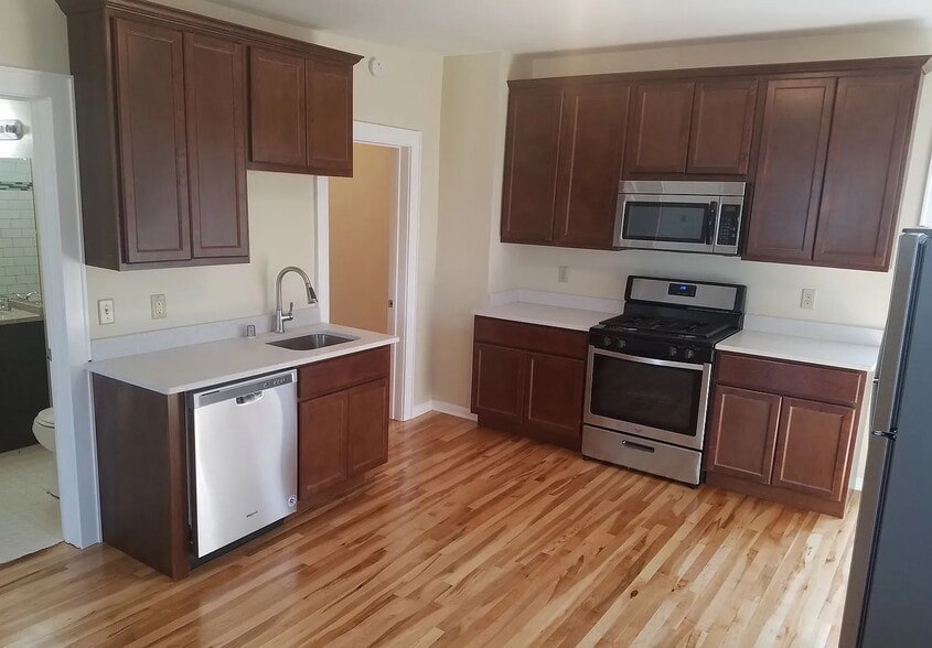 2477 Dousman - Kitchen - 2477-2479 N Dousman St