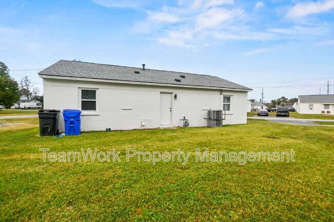 Building Photo - 3043 Terry Dr