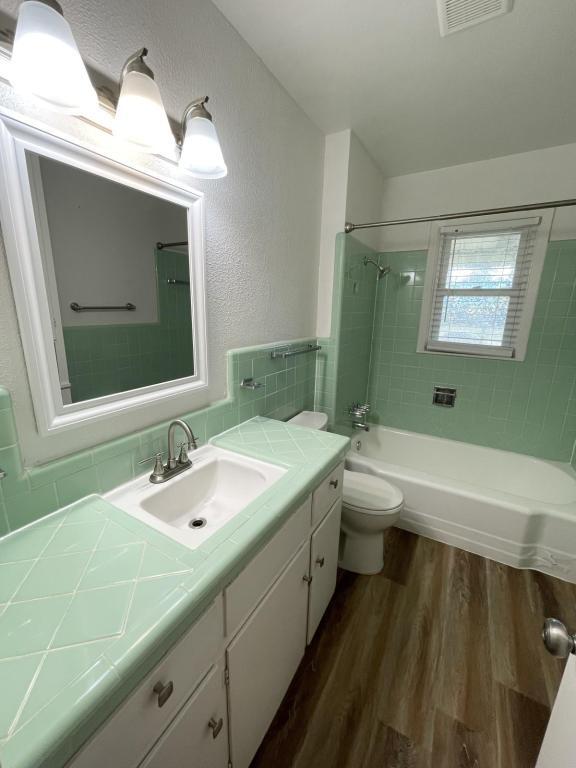Building Photo - 1205 College Oaks Dr