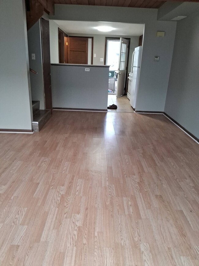 Building Photo - 485 Meadow Green Ln