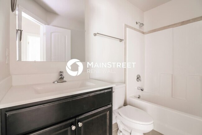 Building Photo - 4 Bedroom Pet-Friendly Home in FRANKLINTON...