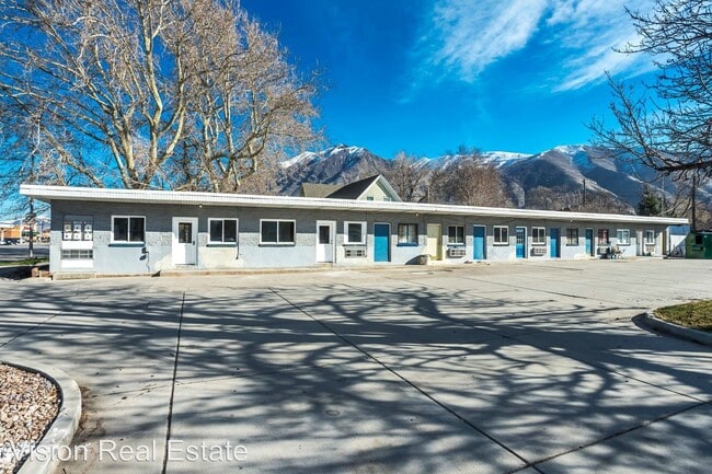 Building Photo - 565 S Main St