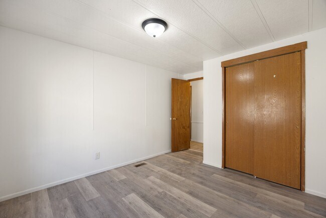 Building Photo - 614 S Andes Rd