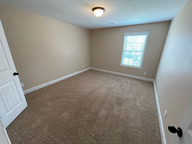Building Photo - 7127 Deer Springs Way