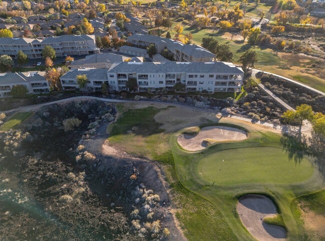 Building Photo - 225 N Country Ln