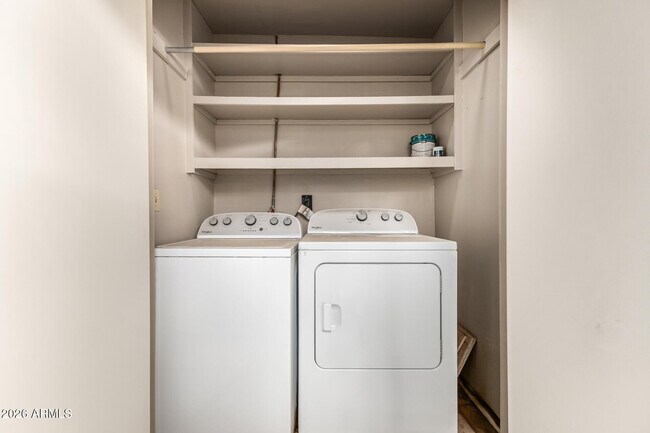 Building Photo - 1401 E Puget Ave