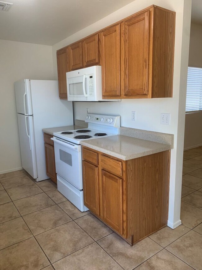 Building Photo - 9115 E Esperanza Dr