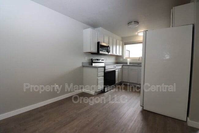Building Photo - 1472 NE Whisper Ridge Dr