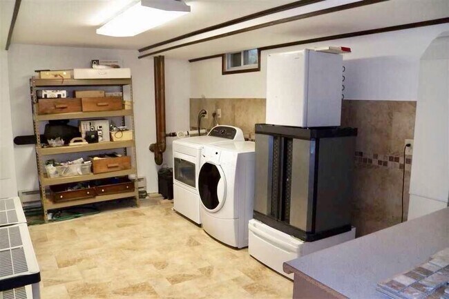 Building Photo - 15 Norfolk Ct