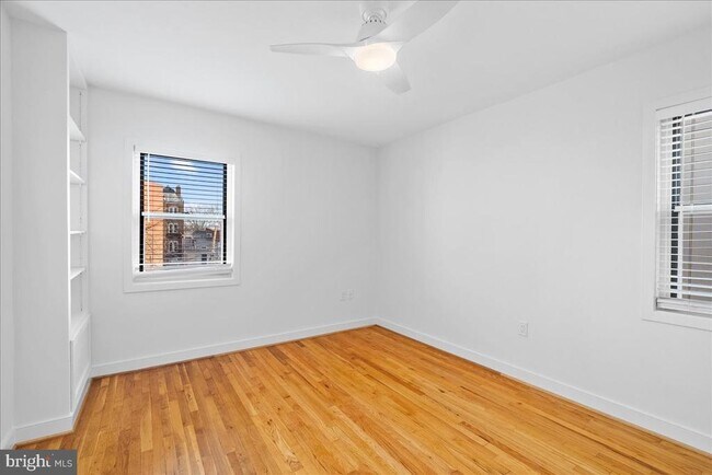 Building Photo - 220 2nd St SE