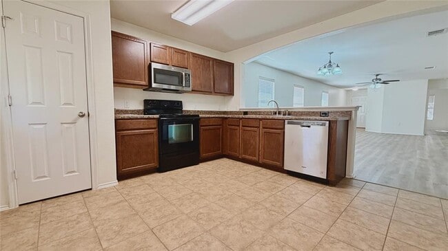 Building Photo - 5713 Nelson Oaks Dr