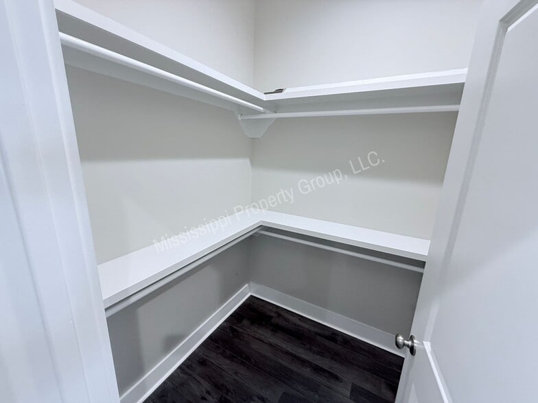 Building Photo - 1402 Pleasant Dr