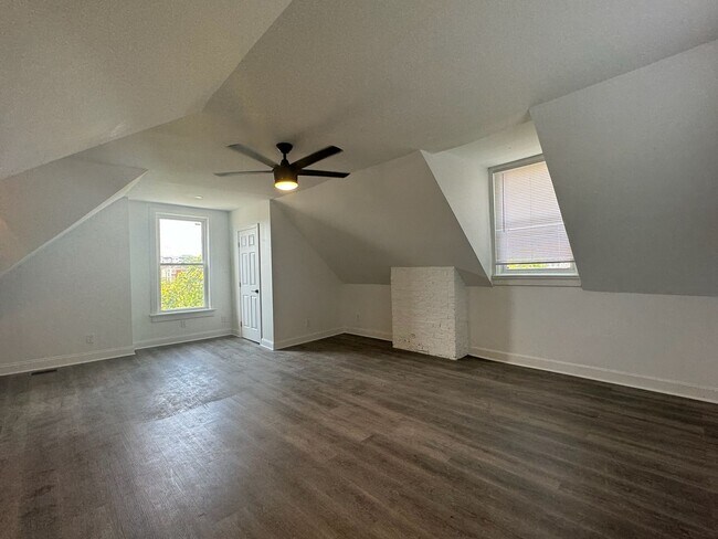 Building Photo - 7 Bed/3 Bath Mins. from UC Campus $750/pp ...