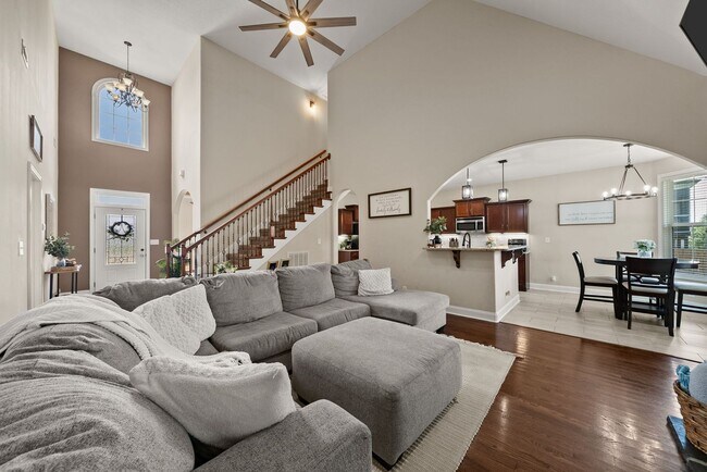 Building Photo - Pet Friendly Four Bedroom with Bonus!