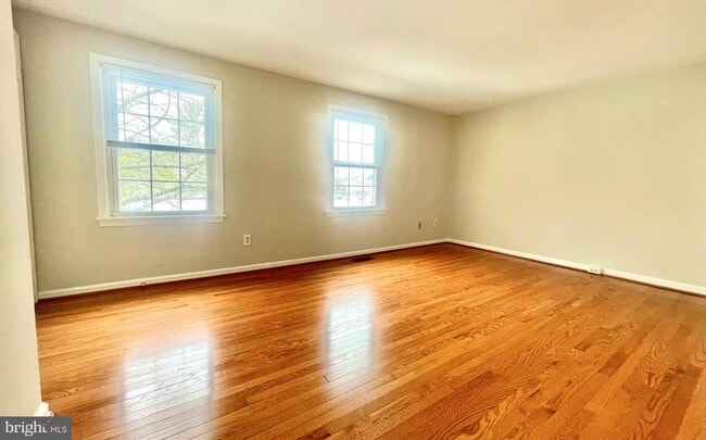 Building Photo - 7353 Crestleigh Cir